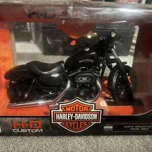 Maisto Harley Davidson 2014 Sportster Iron 883 Diecast